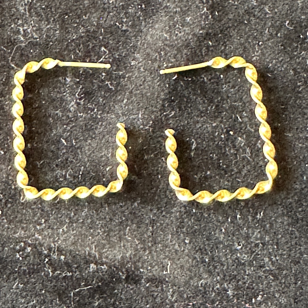 14kt yellow gold square open hoop earrings